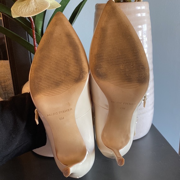 Marc Fisher “ivory” colored 3.5” heel. Good condition. All man made material - Picture 16 of 17